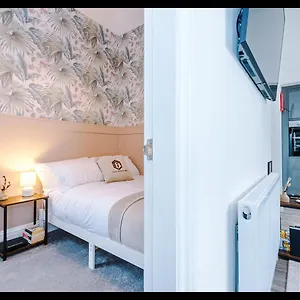 Entire Cozy Apt, Prime Location & Free Parking , Manchester United Kingdom
