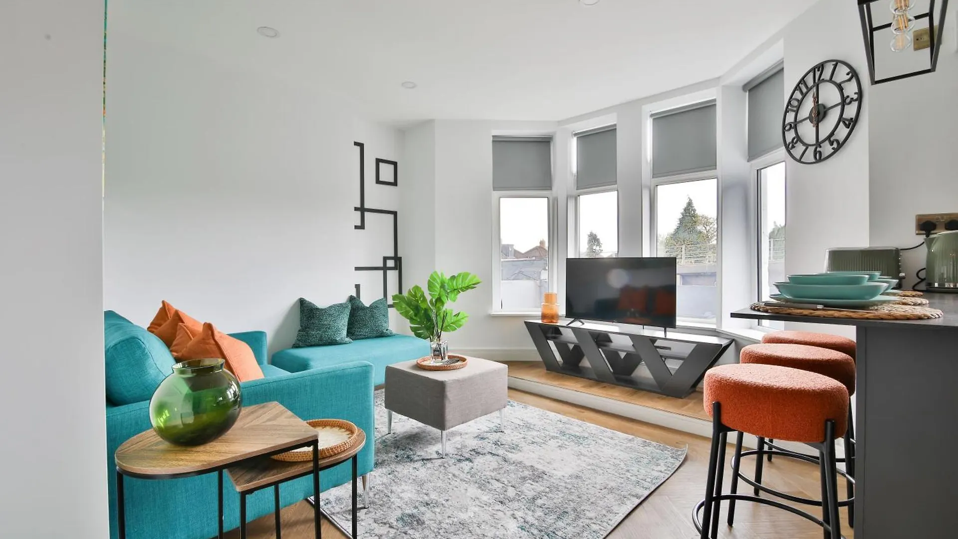 North Road Luxe New Serviced Apartments- Parking Available With Full Kitchen Amenities location