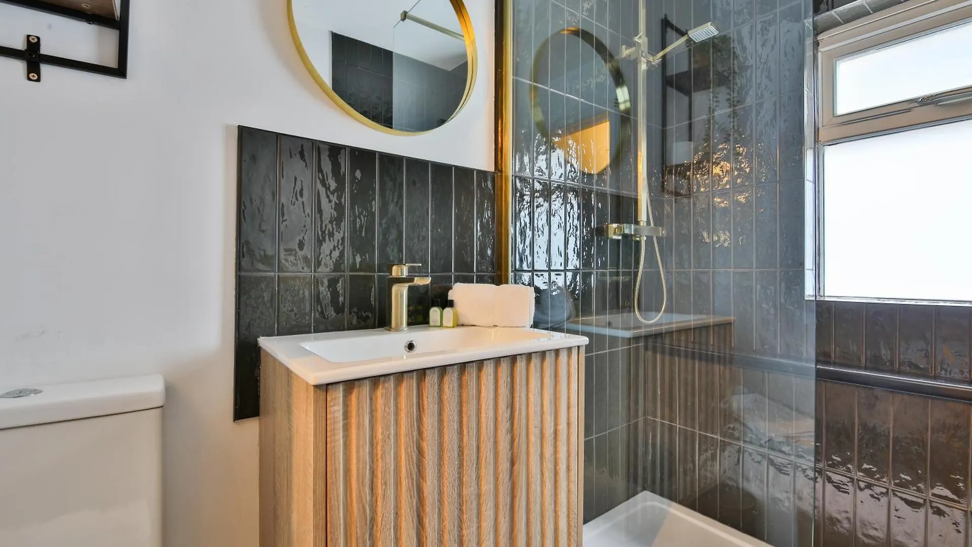 North Road Luxe New Serviced Apartments- Parking Available With Full Kitchen Amenities Cardiff 0*,  United Kingdom