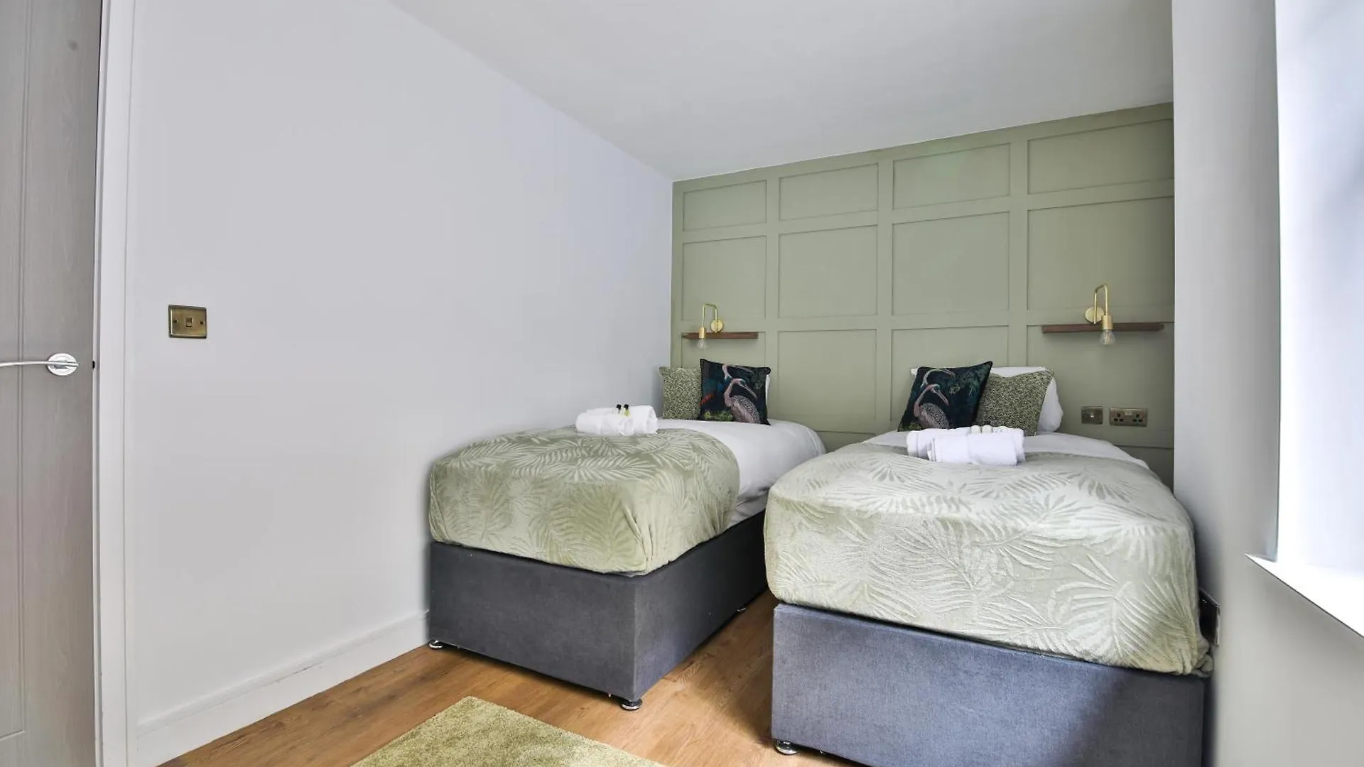 Apartment North Road Luxe New Serviced Apartments- Parking Available With Full Kitchen Amenities Cardiff