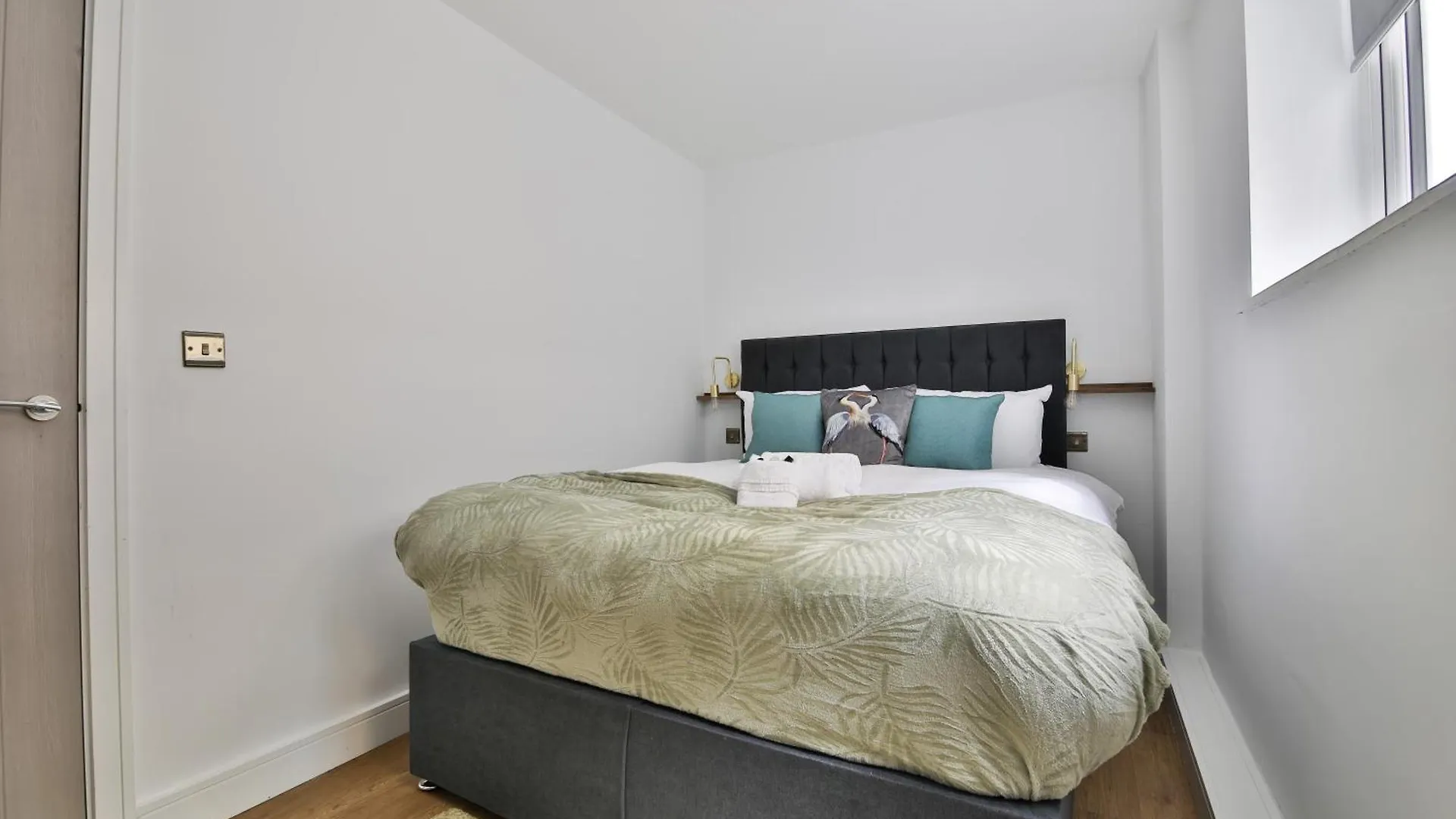 Apartment North Road Luxe New Serviced Apartments- Parking Available With Full Kitchen Amenities Cardiff
