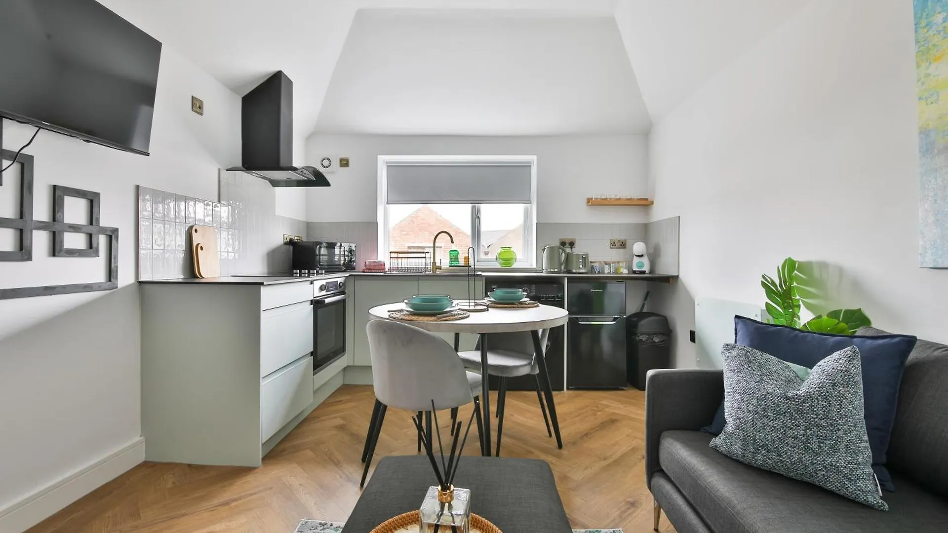 North Road Luxe New Serviced Apartments- Parking Available With Full Kitchen Amenities Cardiff 0*,