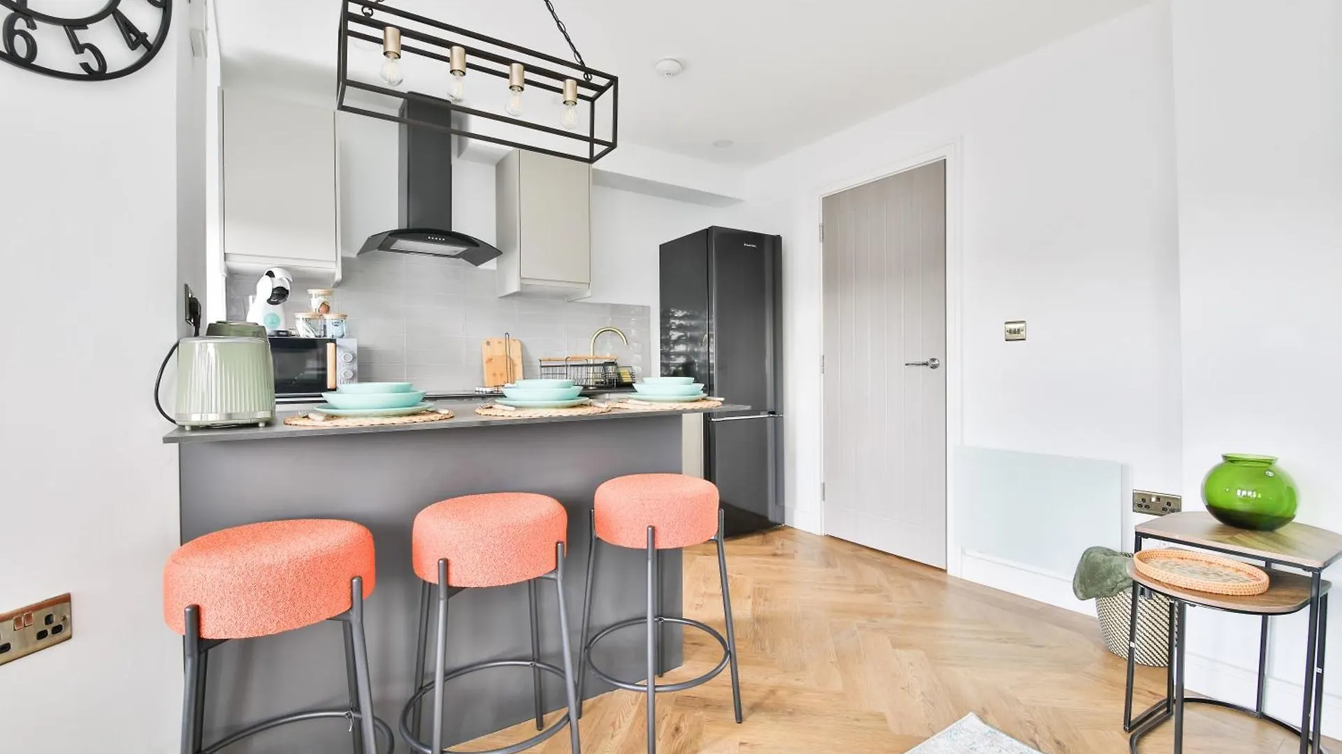 North Road Luxe New Serviced Apartments- Parking Available With Full Kitchen Amenities Cardiff 0*,