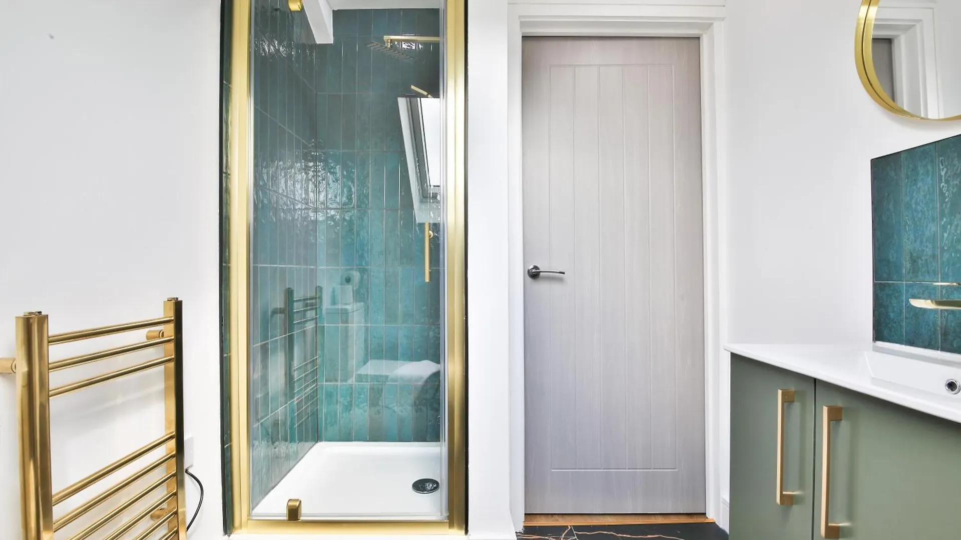 Apartment North Road Luxe New Serviced Apartments- Parking Available With Full Kitchen Amenities Cardiff