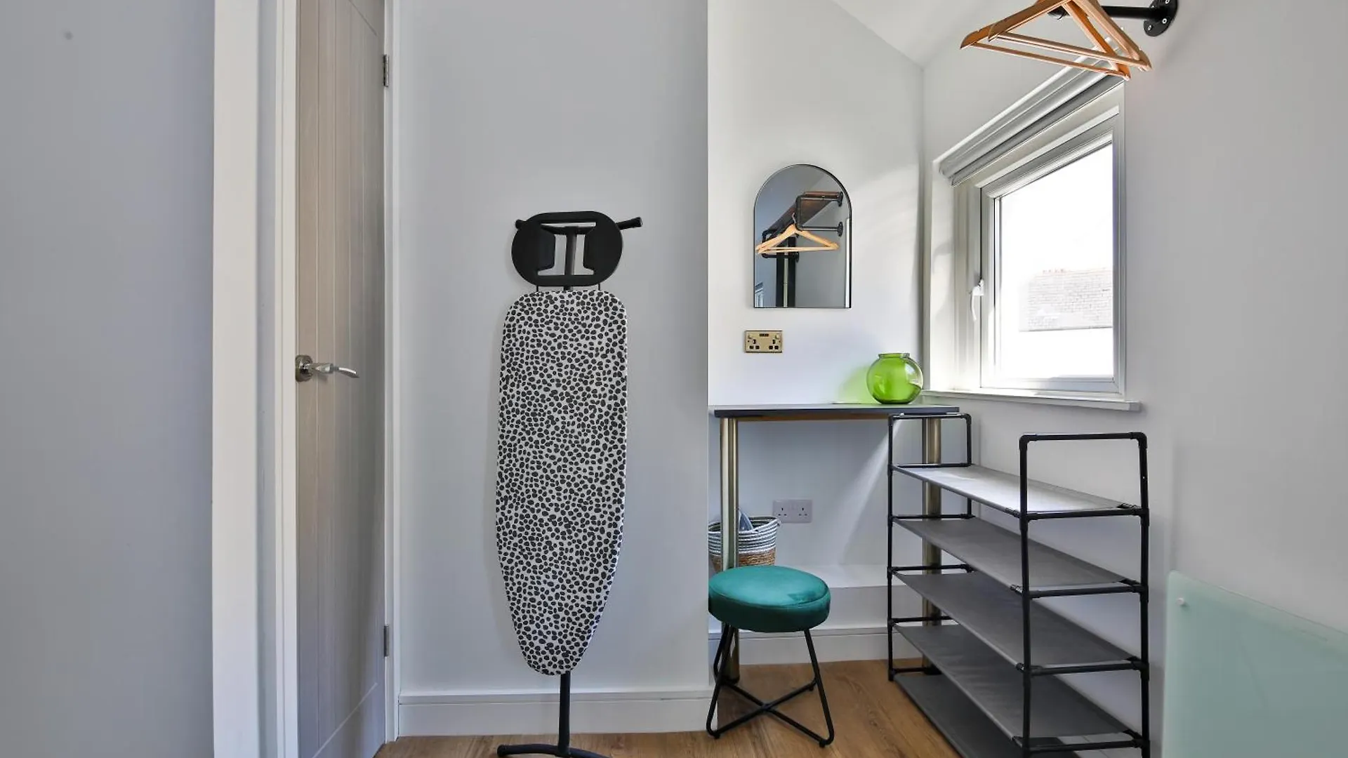 North Road Luxe New Serviced Apartments- Parking Available With Full Kitchen Amenities Cardiff